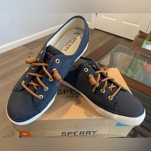 Sperry Seacoast Women’s Navy 9 1/2
Memory Foam Canvas Sneaker Boat Shoe STS90550
